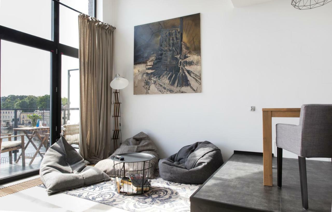 Apartment Port